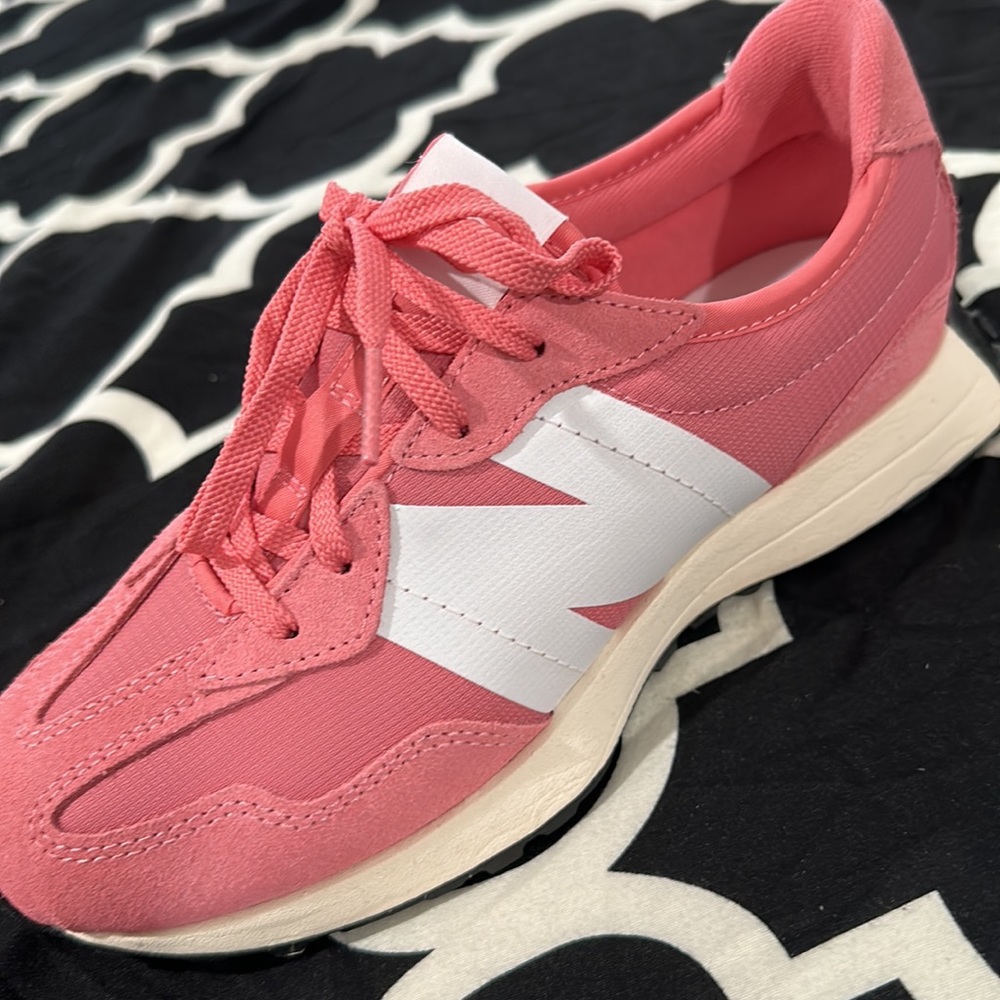 NEW BALANCE SNEAKERS SIZE 4.5